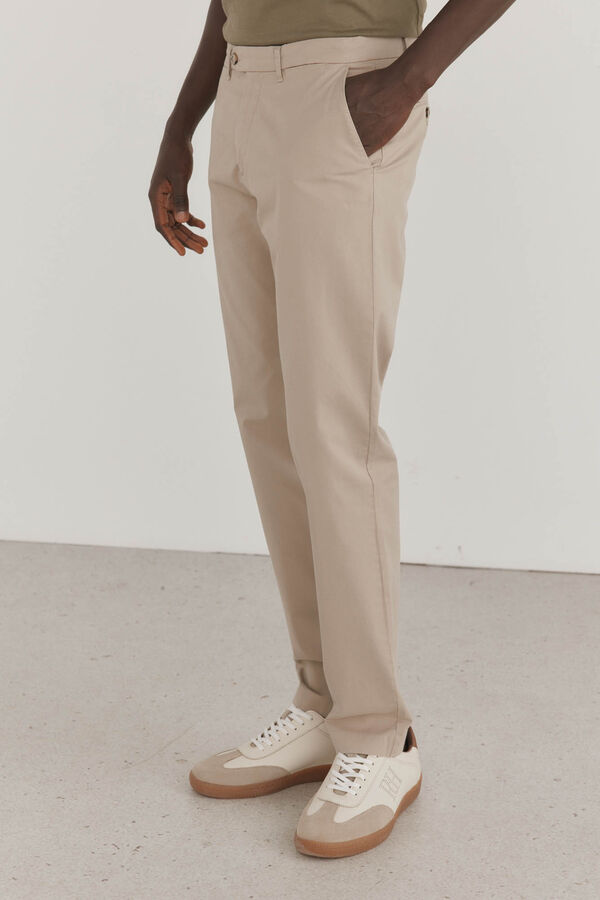 Pedro del Hierro Pantal&oacute;n premium chino ligero slim fit Beige
