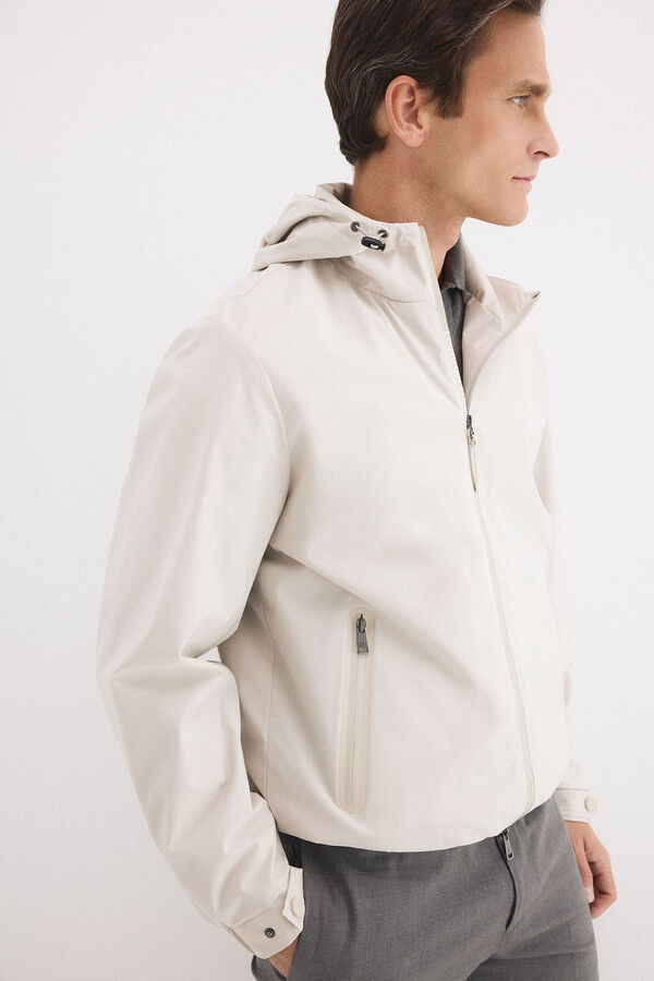 Pedro del Hierro Cazadora t&eacute;cnica ligera con capucha Beige
