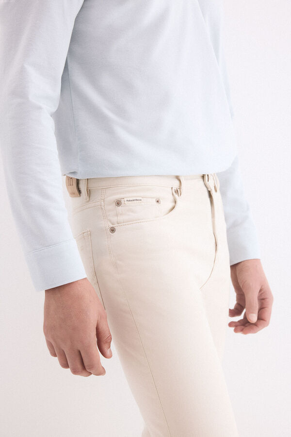 Pedro del Hierro Pantal&oacute;n 5 bolsillos slim Crudo