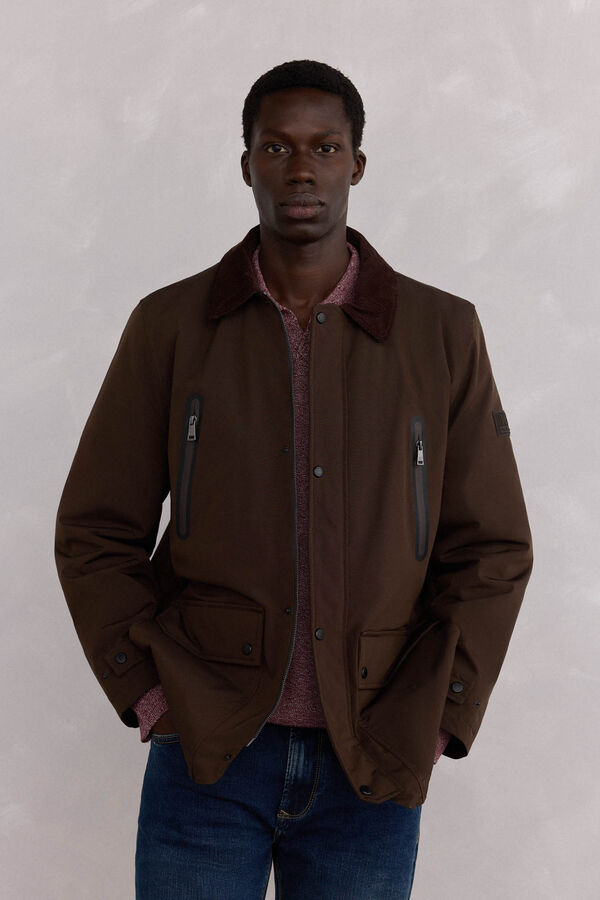 Pedro del Hierro Chaqueta vistas cremallera repelente al agua Marr&oacute;n