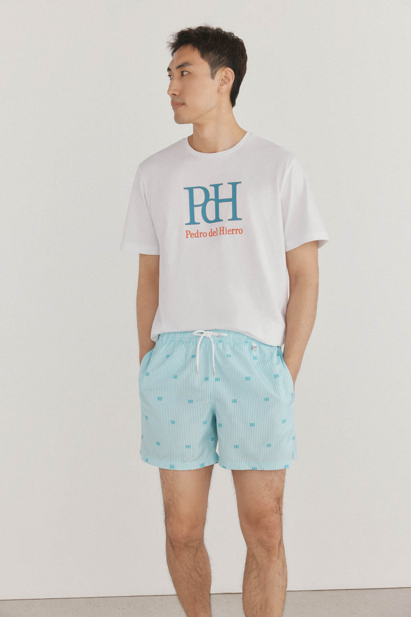 Pedro del Hierro Ba&ntilde;ador estampado rayas logos