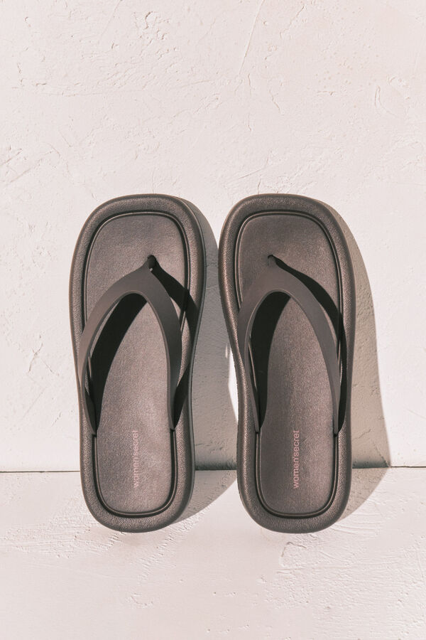 Women'secret Chanclas de suela gruesa de punta cuadrada marr&oacute;n caf&eacute;