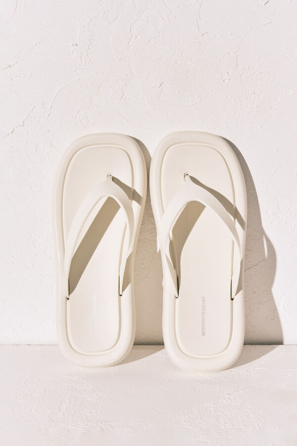 Women'secret Chanclas de suela gruesa de punta cuadrada blancas marfil