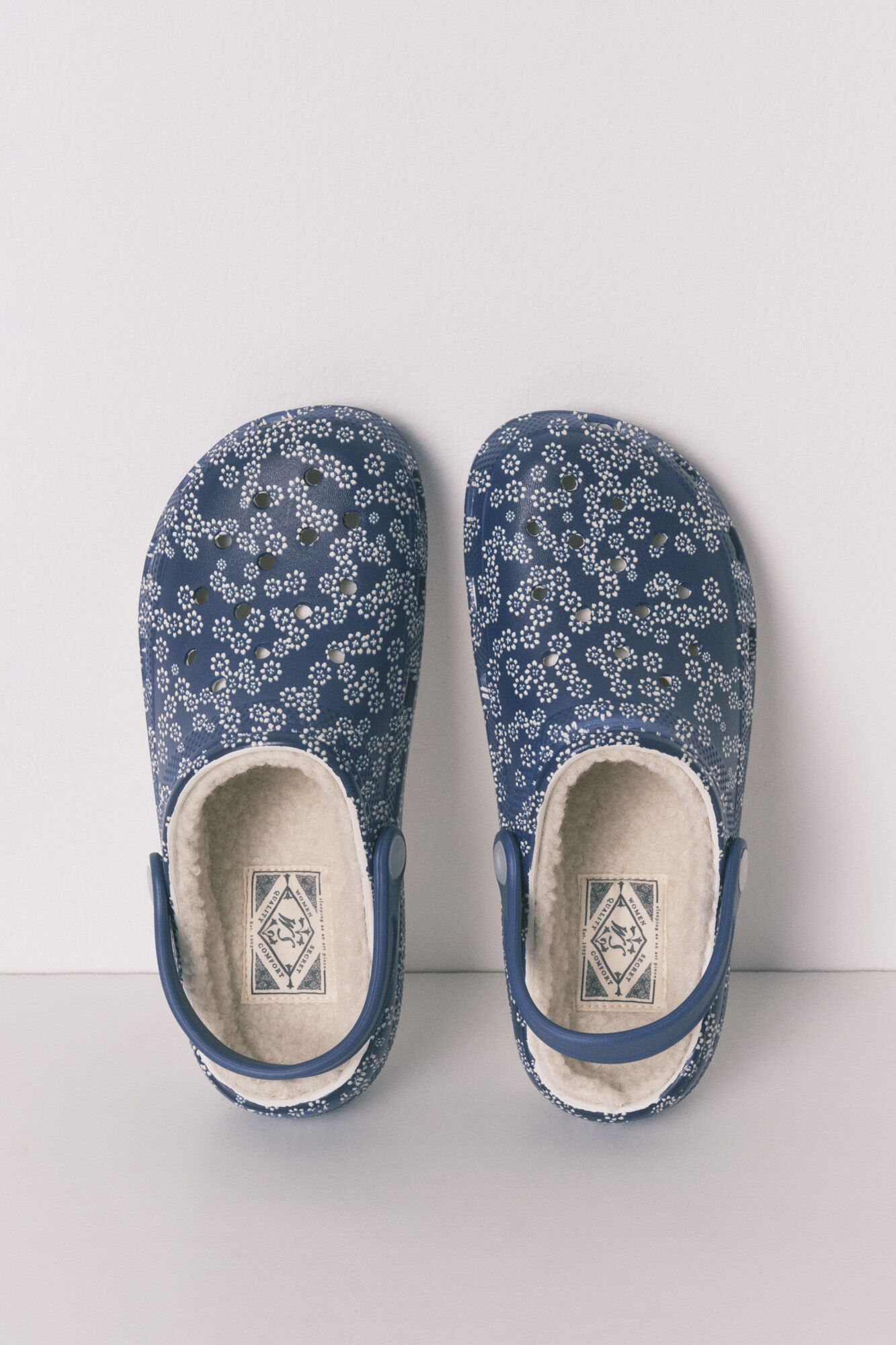 Women'secret Zapatillas de casa tipo zueco forradas con estampado de flores