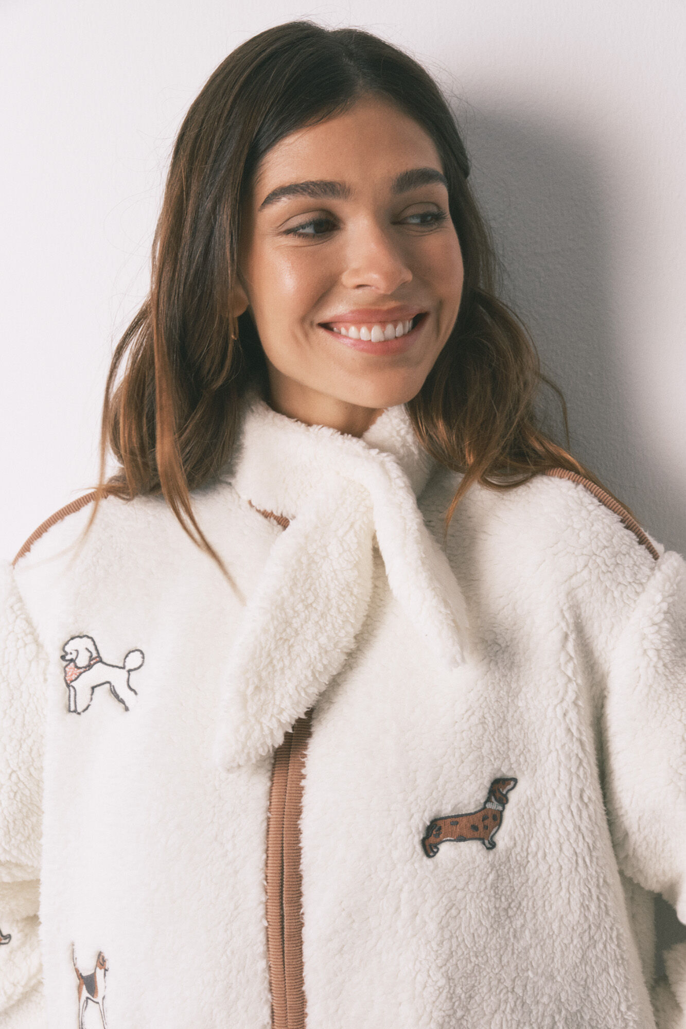 Women'secret Bata cota de borreguito con parches de perritos